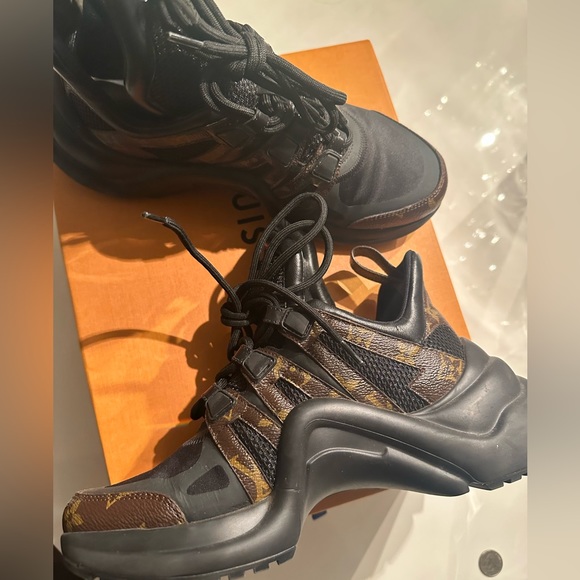 Louis Vuitton trainers - Picture 1 of 9